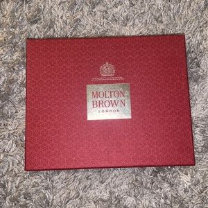Molton Brown - 2 hand cream 1 hand treatment